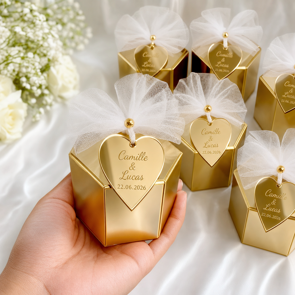 Boîtes à dragées de mariage dorées avec étiquette cœur gravée, en série – Trevia Lab