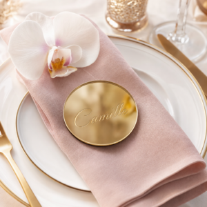 Marque-place de mariage rond en acrylique miroir doré, prénom gravé – Trevia Lab