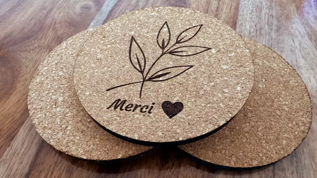 Sous-verres en liège découpés et gravés au laser, Trevia Lab